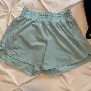 Lululemon track that short 5” sz 6